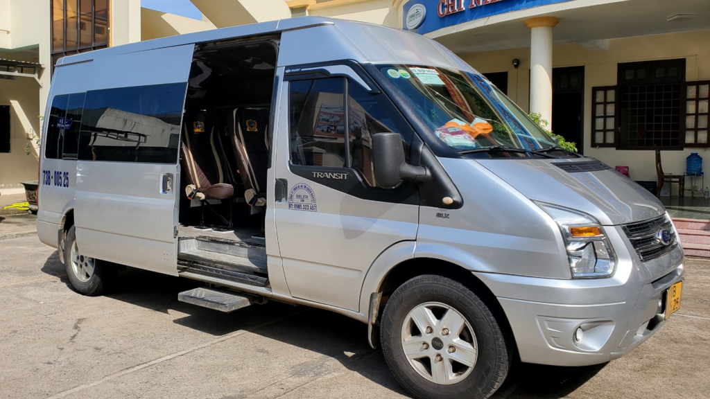 Xe 16 chỗ Mercesdes